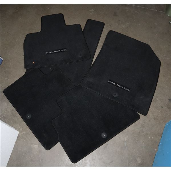 HYUNDAI PALISADE FLOOR MATS GREAT SHAPE