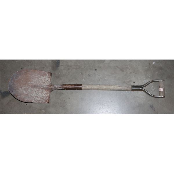 D HANDLE SPADE SHOVEL, WOOD WEATHERED