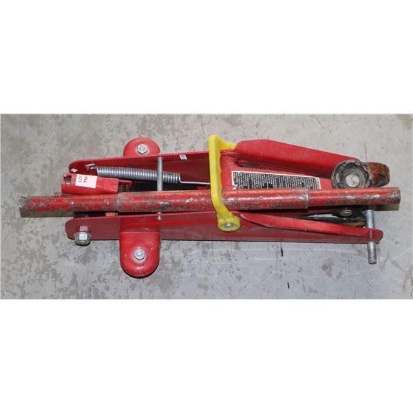HYDRAULIC FLOOR JACK MISSING A WHEEL