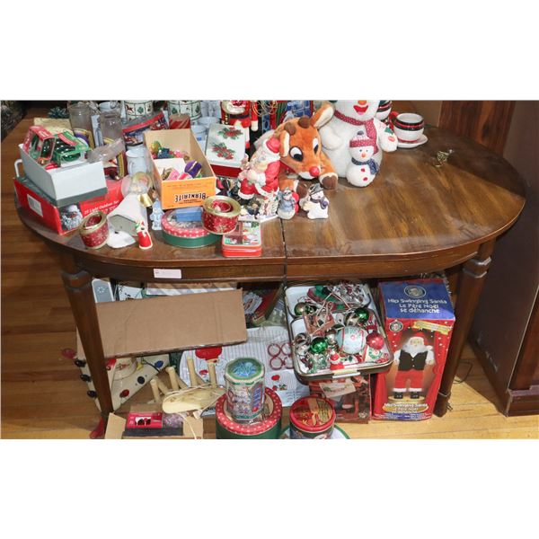 VINTAGE WOOD TABLE WITH LEAF.