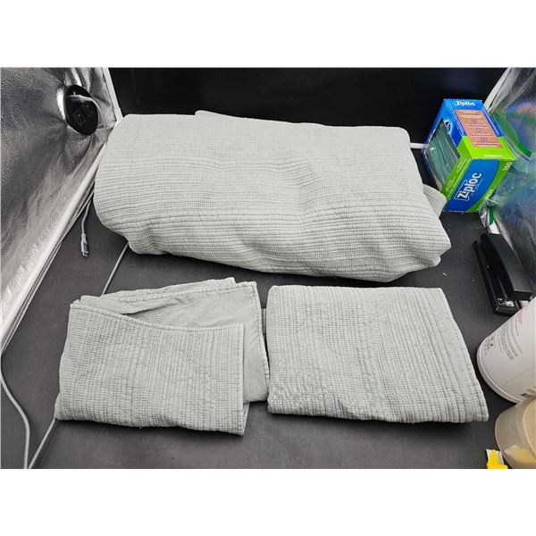 Jennifer Adams Queen 3pc Quilt Set