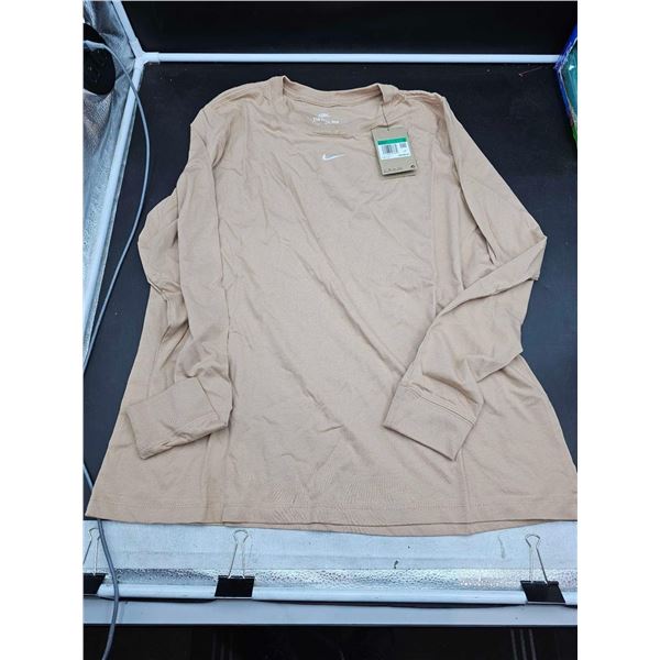 The Nike Tee Women's Top (XL)