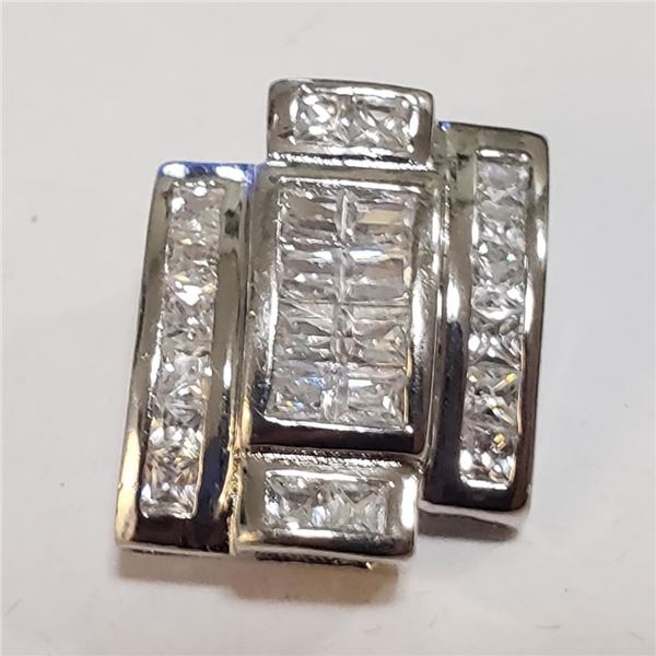 Silver Cubic Zirconia Pendant (~Size 0) (~length 0inches) (~weight 3.51g), Suggested Retail Value $1