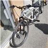 Image 8 : WHITE DEADORA BIKE AND YELLOW KIDS BIKE