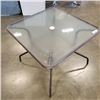 Image 3 : SQAURE PATIO TABLE