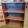 Image 2 : TWO SMALL BOOKSHELVES