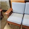 Image 2 : 2PC ROSEWOOD LOVESEAT WITH PATIO CUSHIONS