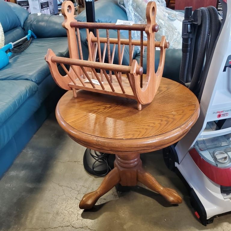 VINTAGE SIDE TABLE AND BOAT ANCHOR SHAPE MAGAZINE RACK
