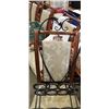 Image 2 : HORSESHOE WINE RACK AND WELCOME SIGN
