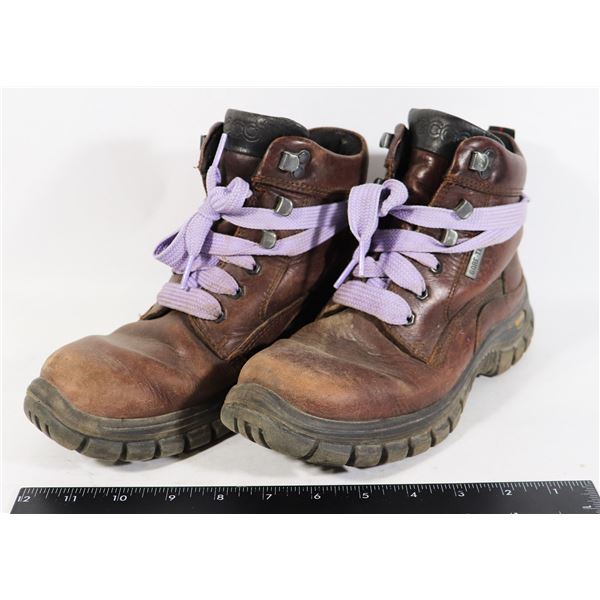 WOMENS ECCO HIKING BOOTS
