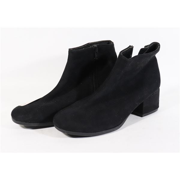 *PRACTICALLY NEW!* SIZE 7 BLACK BOOTIES