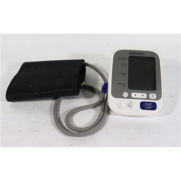 BLOOD PRESSURE MONITOR WITH CUFF