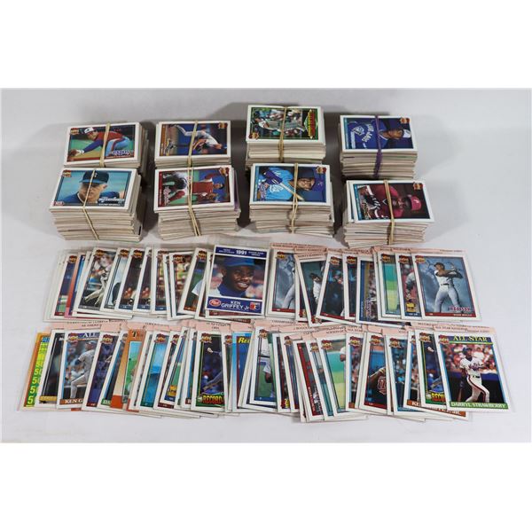 COLLECTIBLE BASEBALL CARD LOT