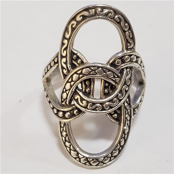 SILVER RING (~SIZE 8) (~WEIGHT 7.32G)