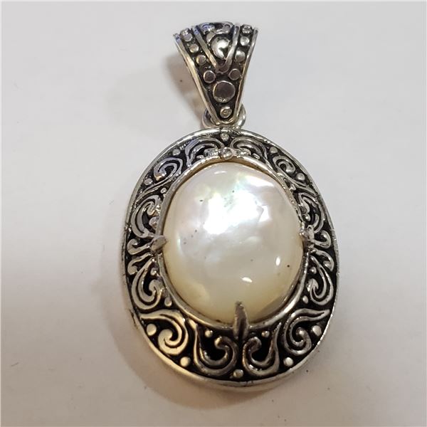 SILVER MOTHER OF PEARL PENDANT(~WEIGHT 5.53G)