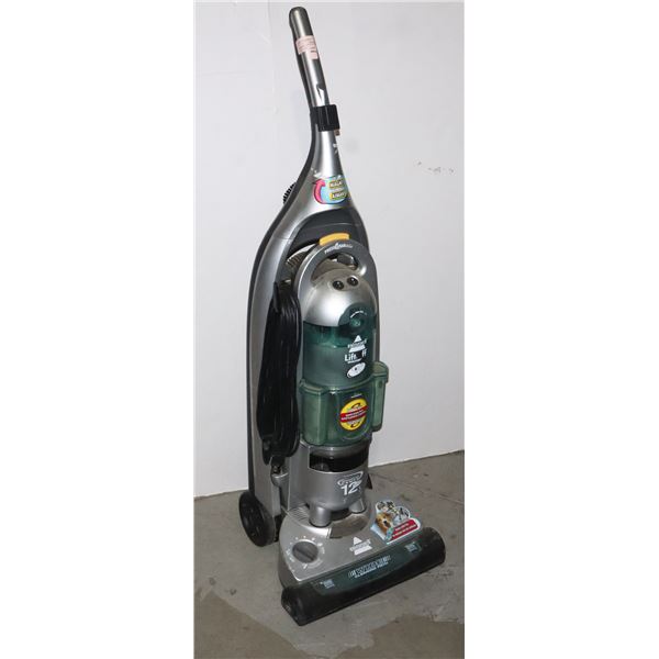 BISSELL UPRIGHT  LIFT OFF PET VACUUM