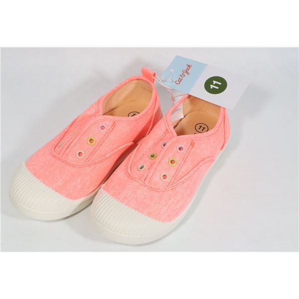 NEW CHILDREN SHOES CAT & JACK SIZE 11