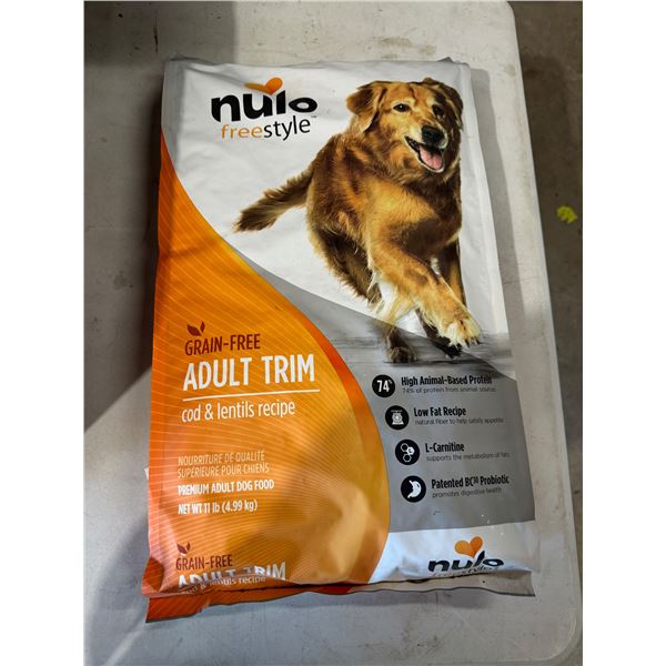 Adult trim dog food