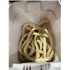 Image 1 : Tote with lid and rope