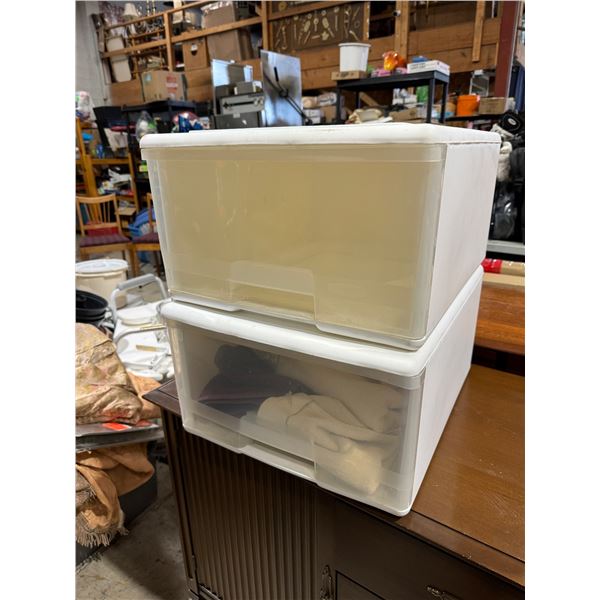 Storage drawers with towels