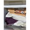 Image 3 : Storage drawers with towels