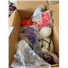 Image 1 : Box of yarn