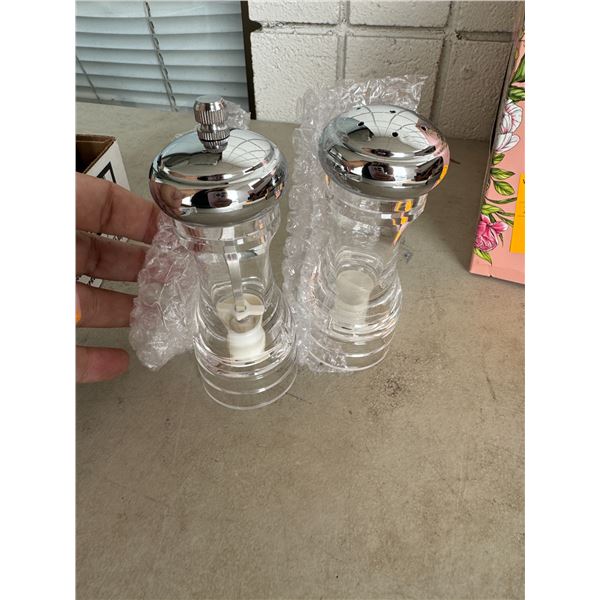 Salt & pepper set