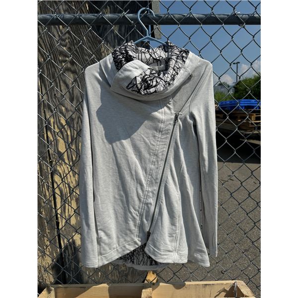 Lululemon size 6 Ish