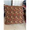 Image 1 : Throw pillow