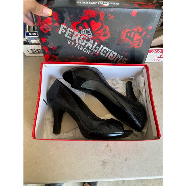 Size 9.5 felicious shoes