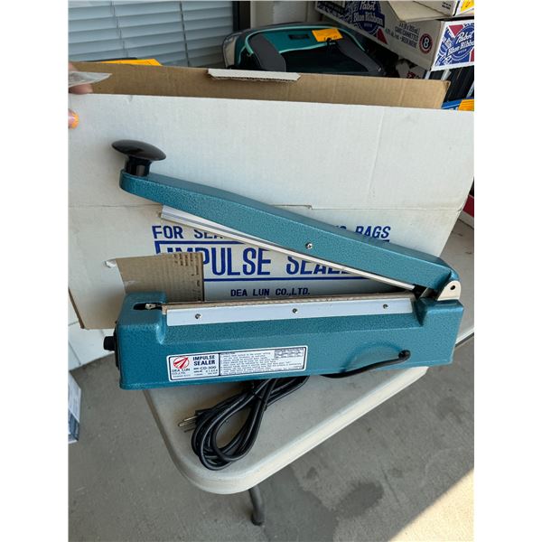 Impulse sealer