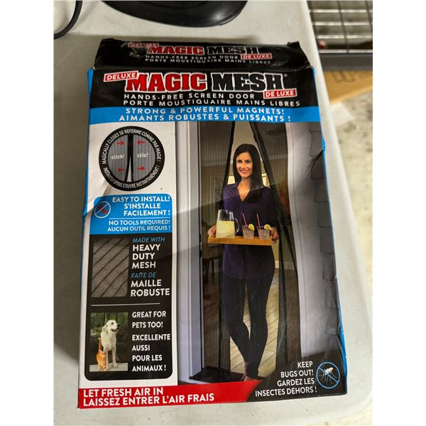 Magic mesh deluxe screen door