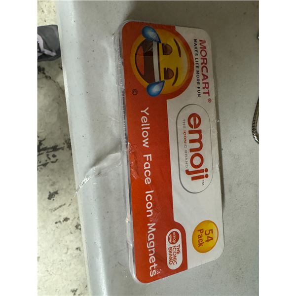 Mocart emoji yellow face icon magnets