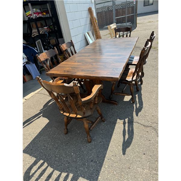 Table and 6 chairs with 2 leafs