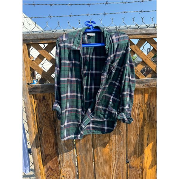 Beach lunch lounge, large shirt