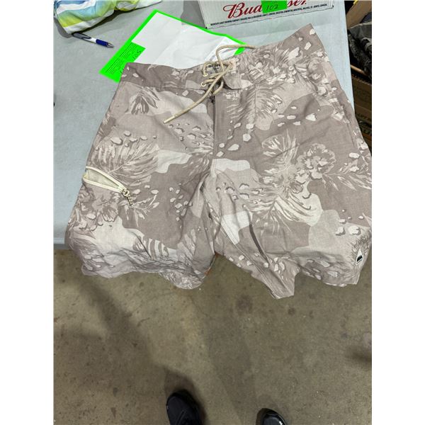 Burton size 32 shorts