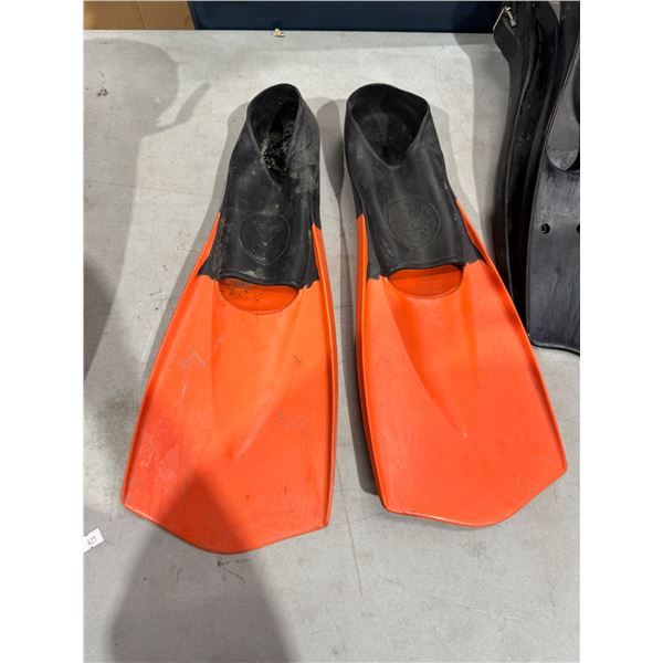 Flippers size 7 to 9