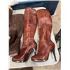 Image 2 : Boots size 8