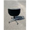 Image 4 : Charles Pollock For Knoll Executive Leather Armchair Office Chair