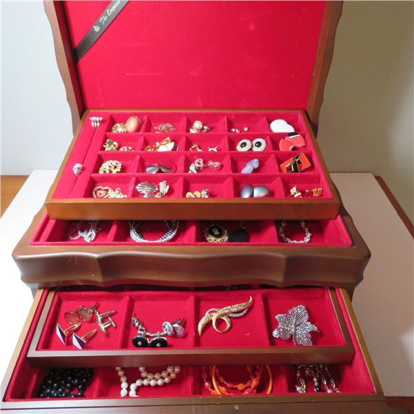 Vintage Jewelery box full of vintage jewelery - see description and pictures