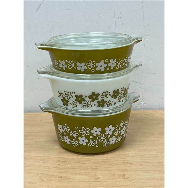 3 Pyrex Crazy Daisy Round Casseroles & Lids - Largest 1 Qt - nice overall