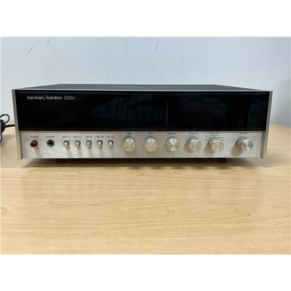 Harman Kardon 330C Receiver - didn't light up when turned on - not tested