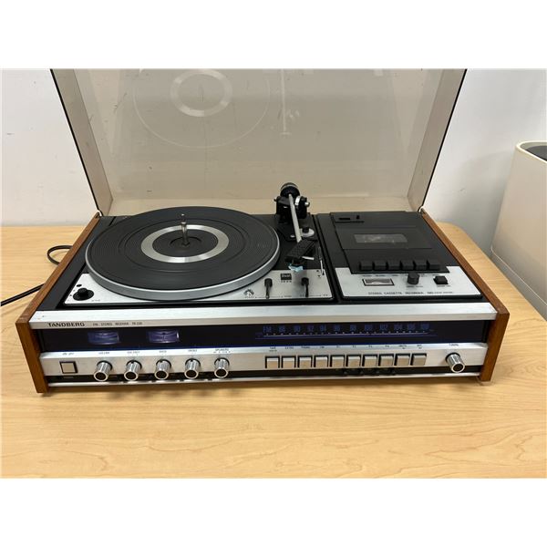 Tandberg FM Stereo Cassette Turntable Receiver - TR220 - powers up, not tested