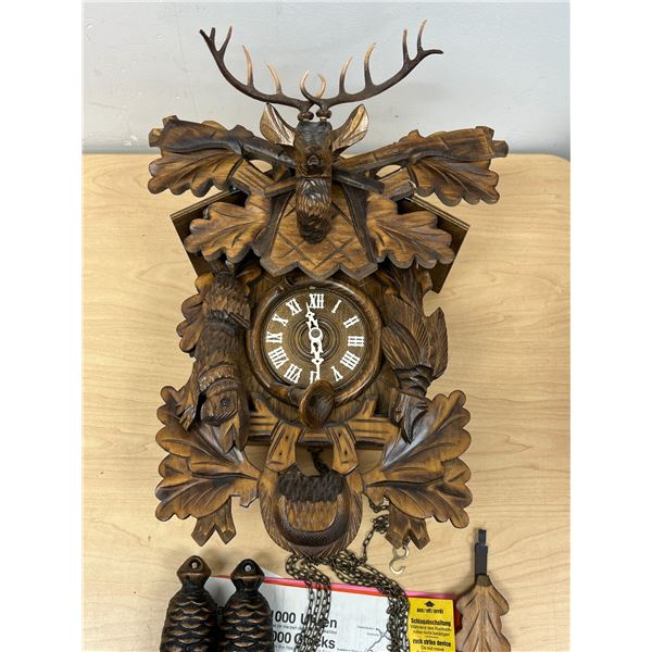 Vintage Hunting Theme Cuckoo Clock - Not tested - see all photos for what's include and details