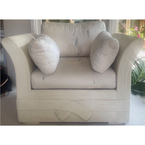 Creme Colored Vintage Arm Chair & Cushions  42"x28"x31"tall  Beautiful Chair