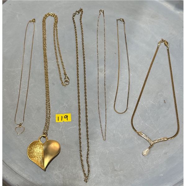 Assorted Costume Jewelery Pieces Necklaces