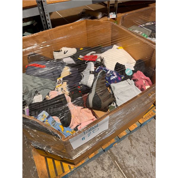 Pallet #25 - ropa/calzado mix/ footwear and clothes 50pcs total