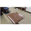 Image 2 : Pedestal Stand 29'' x 21'' x 21''
