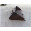 Image 2 : Skidsteer Digging Bucket 64'' Wide 
