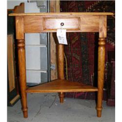 Maple finish corner table (1)